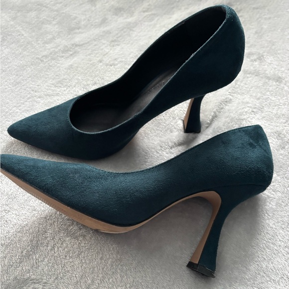 Elegant Green Suede Women's Pumps - Picture 2 of 5